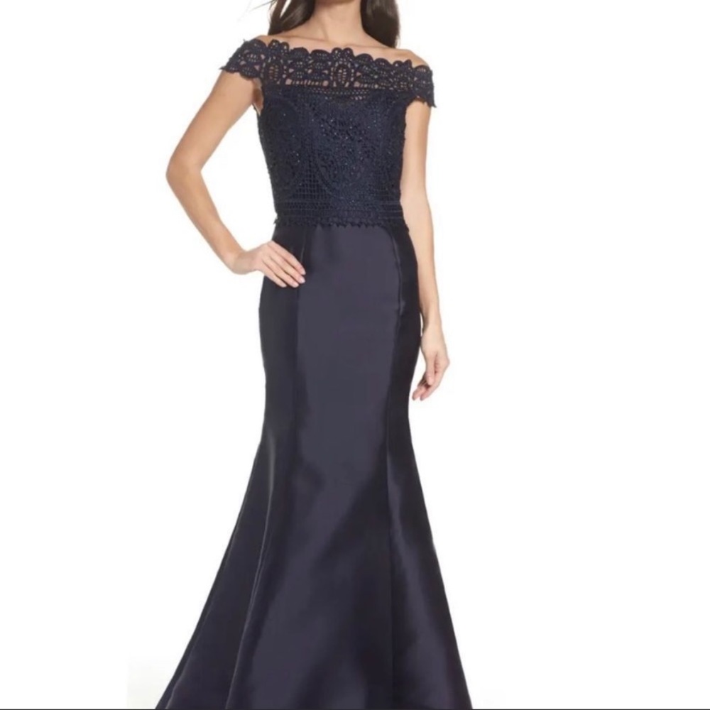 NWOT La Femme crochet lace and twill mermaid gown